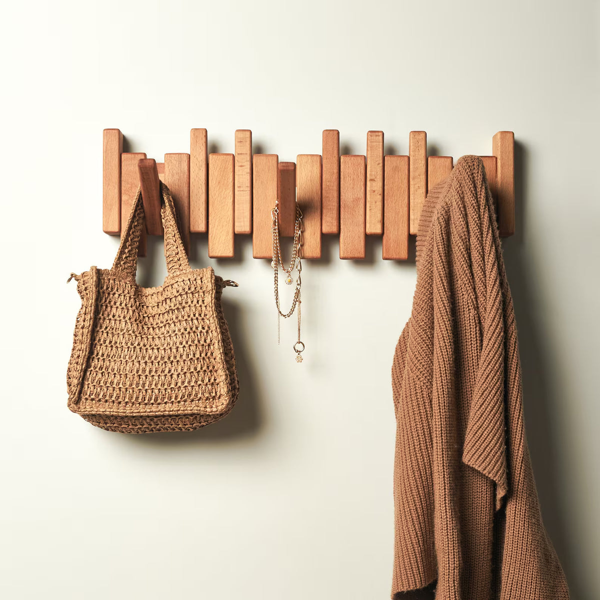 Porte-manteau en bois massif gain de place PianoFold™ et organisateur d'entrée moderne
