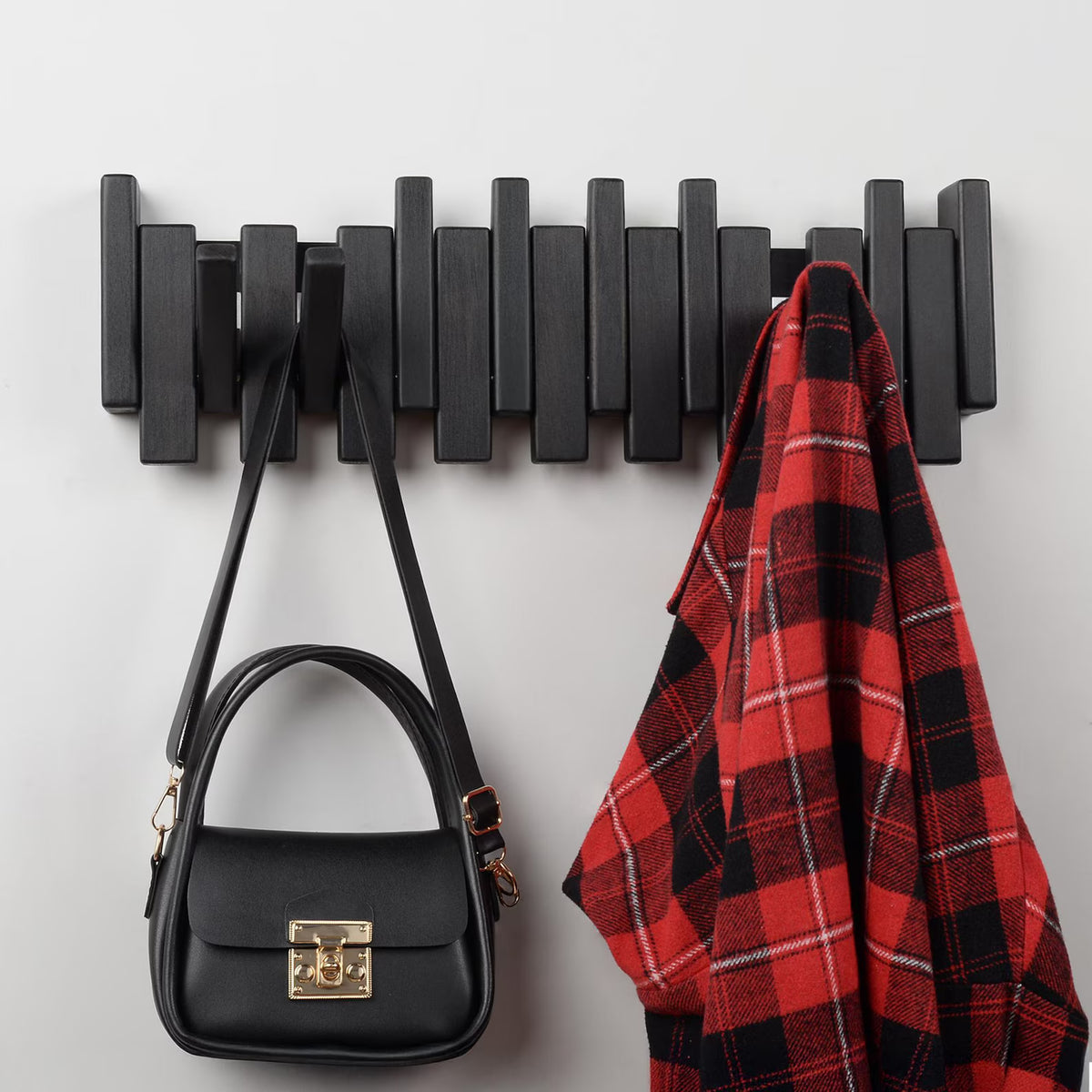 Porte-manteau en bois massif gain de place PianoFold™ et organisateur d'entrée moderne
